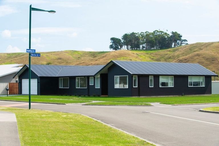 Photo of property in 53 Hamilton Drive, Wainui, Gisborne, 4010