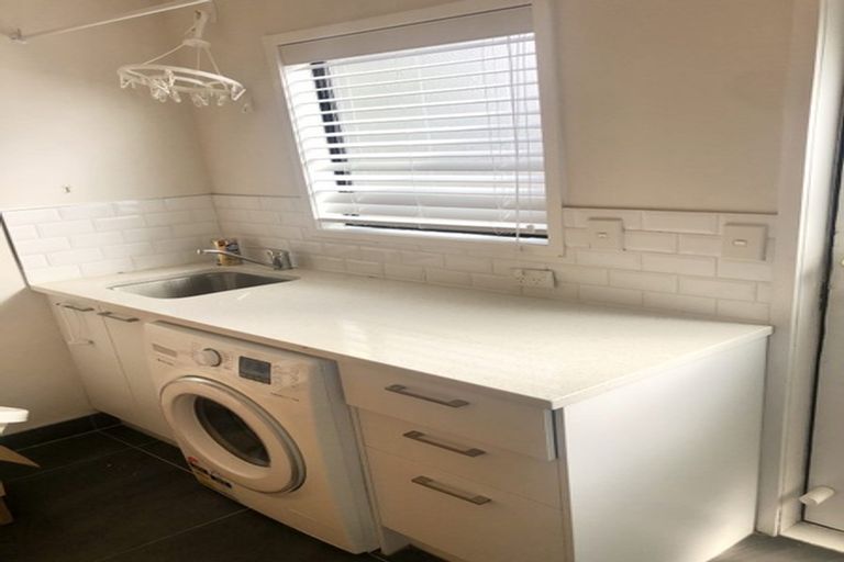 Photo of property in 1/30 Tui Glen Road, Birkenhead, Auckland, 0626