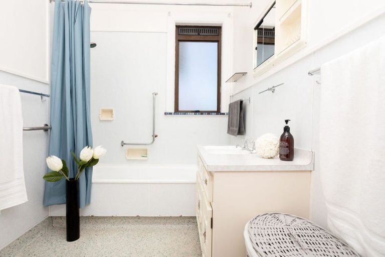 Photo of property in 16 Trafalgar Street, Dannevirke, 4930