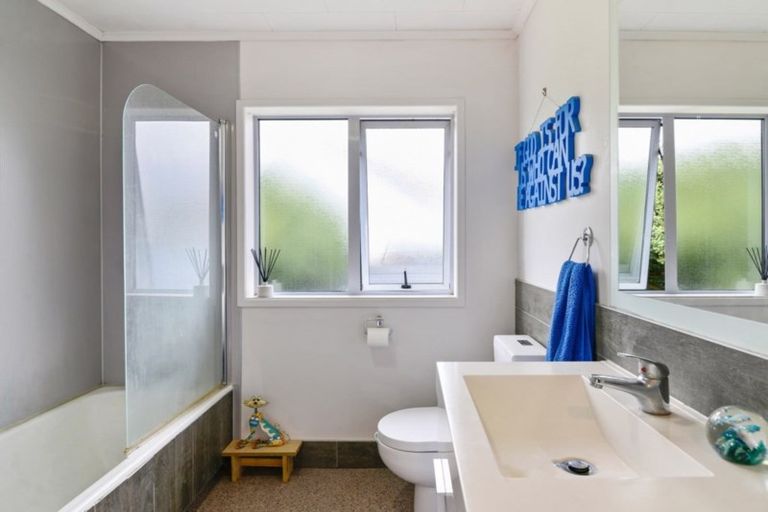 Photo of property in 4 Roosevelt Road, Western Heights, Rotorua, 3015