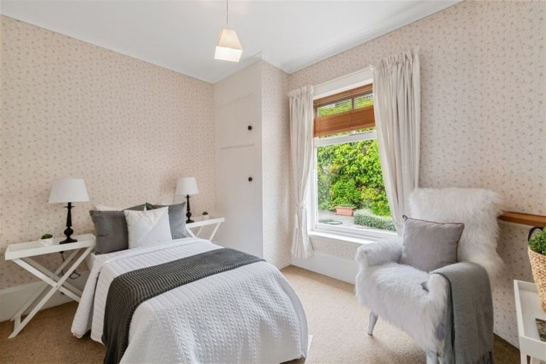 Photo of property in 2/71 Dyers Pass Road, Cashmere, Christchurch, 8022