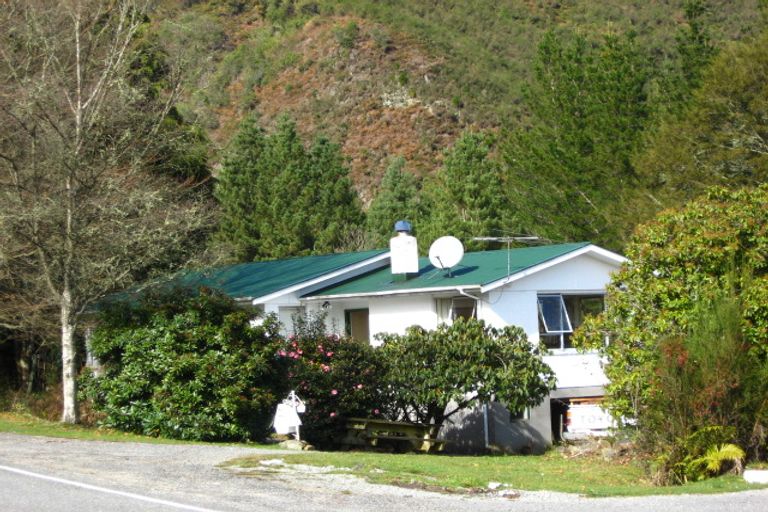 Photo of property in 1 Broadway, Reefton, 7830