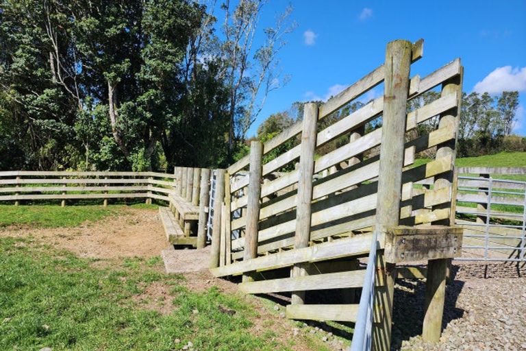 Photo of property in 868 Upland Road, Egmont Village, New Plymouth, 4372