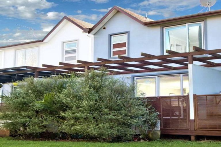 Photo of property in 9l Clearwater Cove, West Harbour, Auckland, 0618