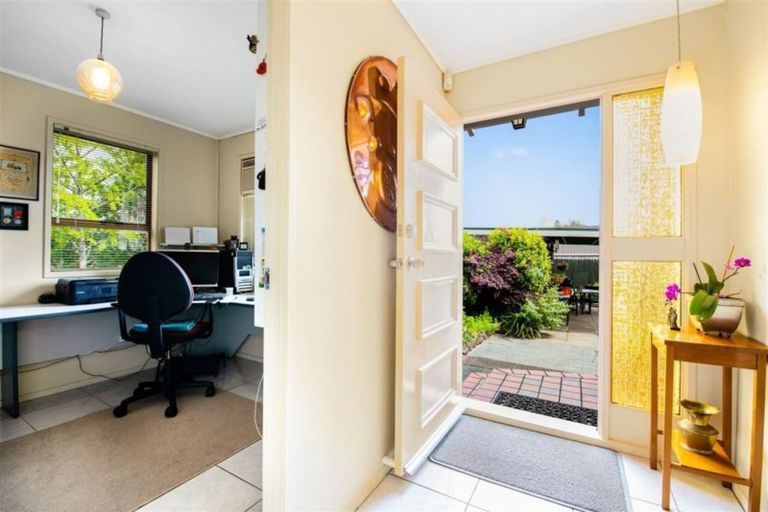 Photo of property in 2 Cezanne Place, New Lynn, Auckland, 0600