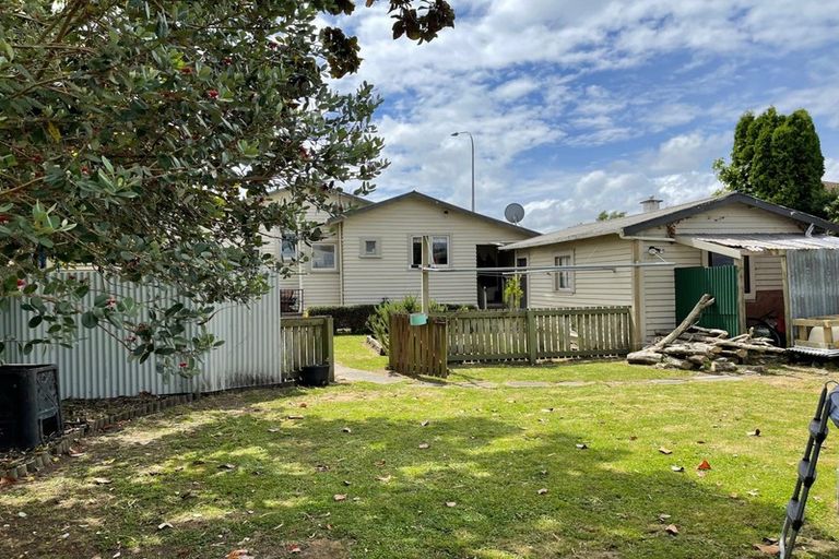 Photo of property in 28 Chelwood Street, Takaro, Palmerston North, 4412