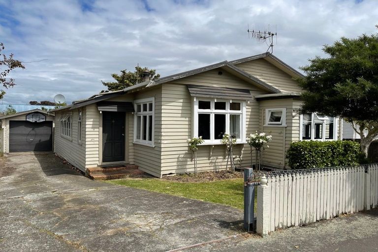 Photo of property in 28 Chelwood Street, Takaro, Palmerston North, 4412