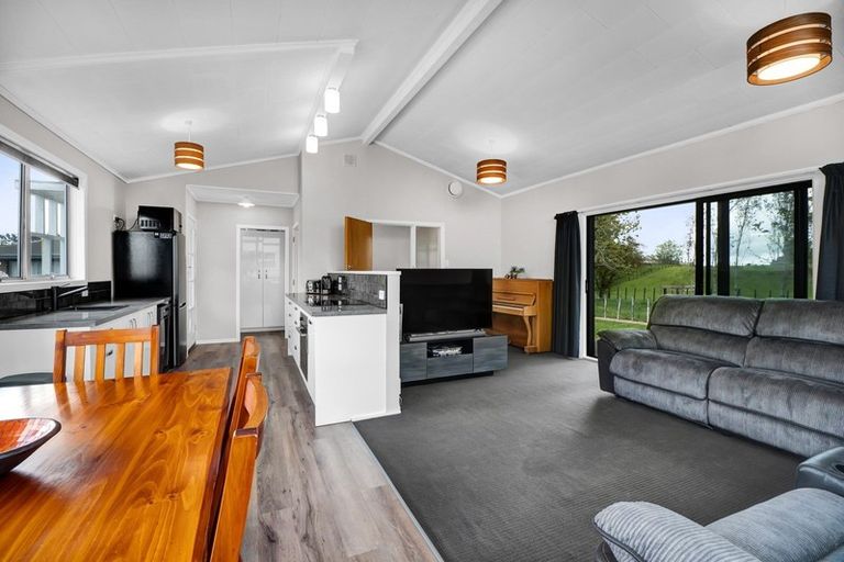 Photo of property in 10 Karaka Street, Inglewood, 4330