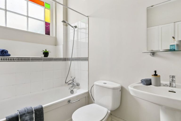 Photo of property in 3/57 Central Terrace, Kelburn, Wellington, 6012