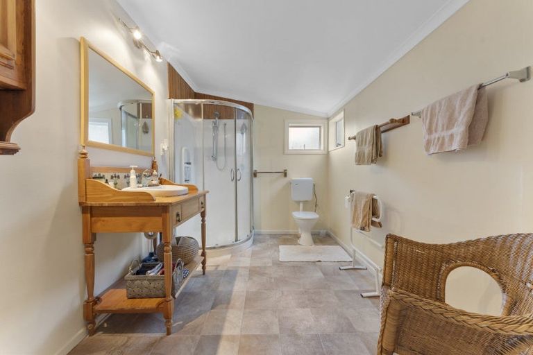 Photo of property in 36 Muhunoa Road West, Ohau, Levin, 5570