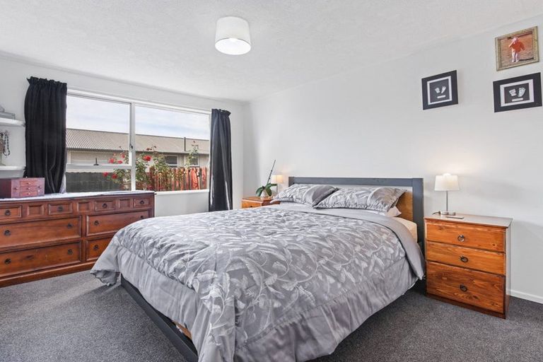 Photo of property in 2/11 Farnborough Street, Aranui, Christchurch, 8061