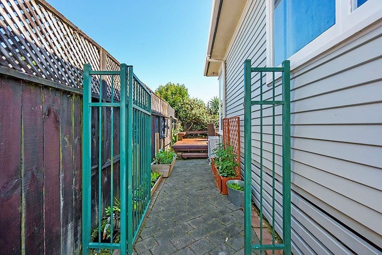Photo of property in 3/14 Orchid Place, Te Atatu South, Auckland, 0610
