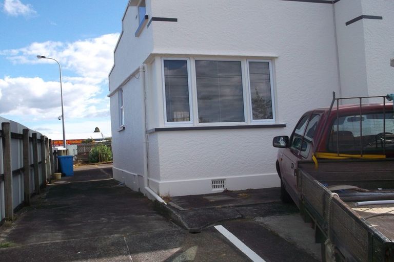 Photo of property in 6 Maratahu Street, Westown, New Plymouth, 4310