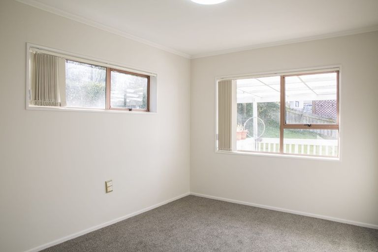 Photo of property in 93 Chelsea View Drive, Chatswood, Auckland, 0626