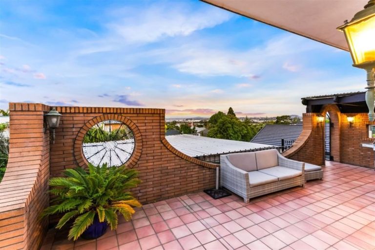 Photo of property in 11 Dawn Place, Te Atatu South, Auckland, 0610