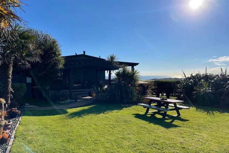 Photo of property in 85 Constable Road, Muriwai, Waimauku, 0881