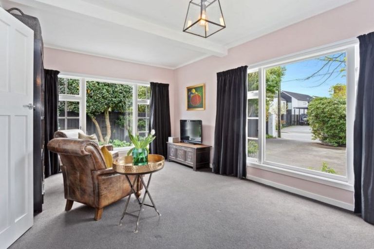 Photo of property in 15 Hewitts Road, Merivale, Christchurch, 8014