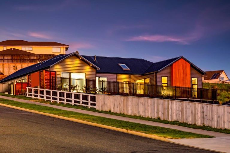 Photo of property in 54 Fernbrook Drive, Hurworth, New Plymouth, 4310