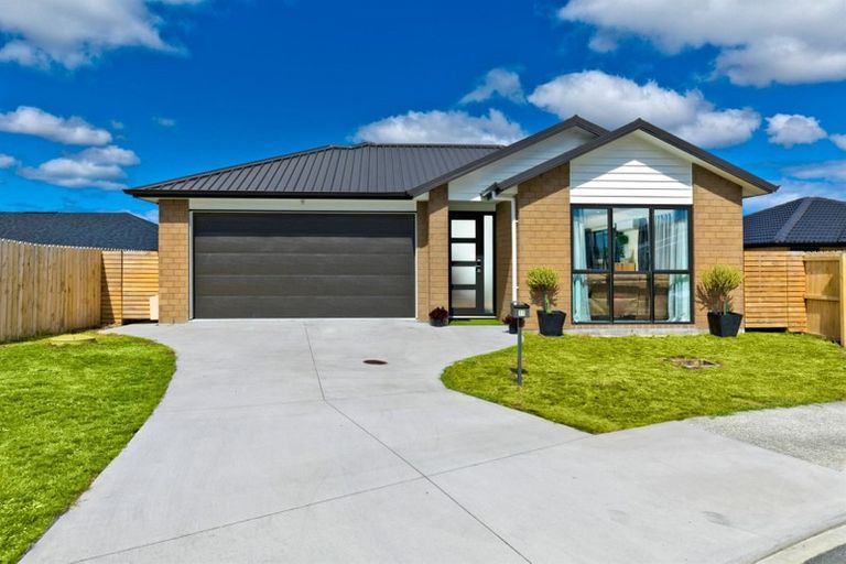 Photo of property in 11 Verdot Close, Kumeu, 0810