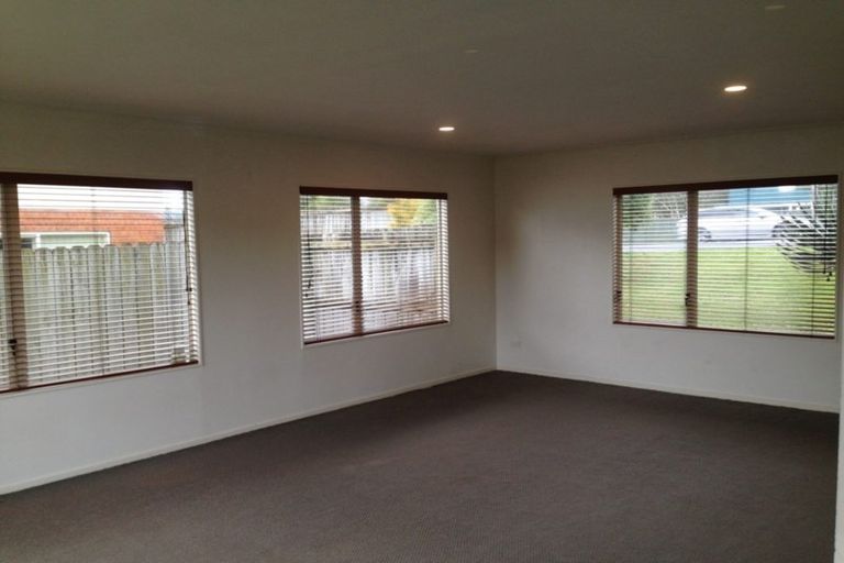 Photo of property in 39 Seymour Road, Sunnyvale, Auckland, 0612