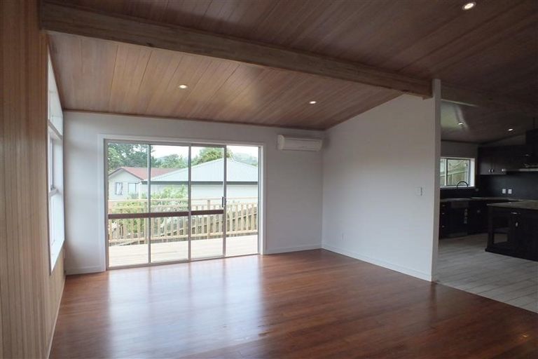 Photo of property in 6 William Hadlow Place, Hatfields Beach, Orewa, 0931