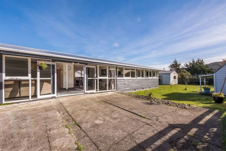 Photo of property in 3 Wilson Grove, Normandale, Lower Hutt, 5010