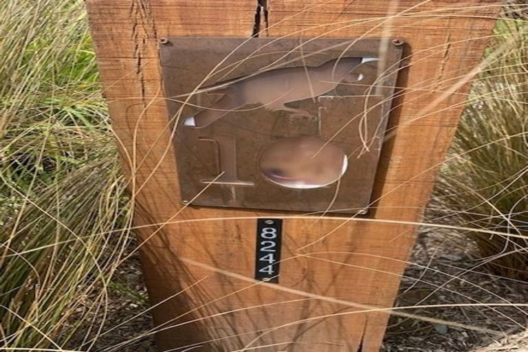 Photo of property in 10 Peregrine Falcon Road, Mount Creighton, Queenstown, 9371