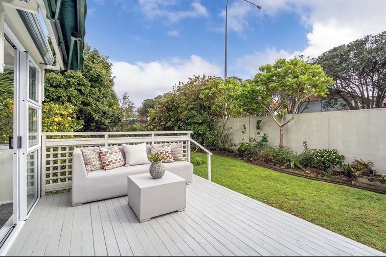 Photo of property in 1/1 Valley Road, Northcote, Auckland, 0626