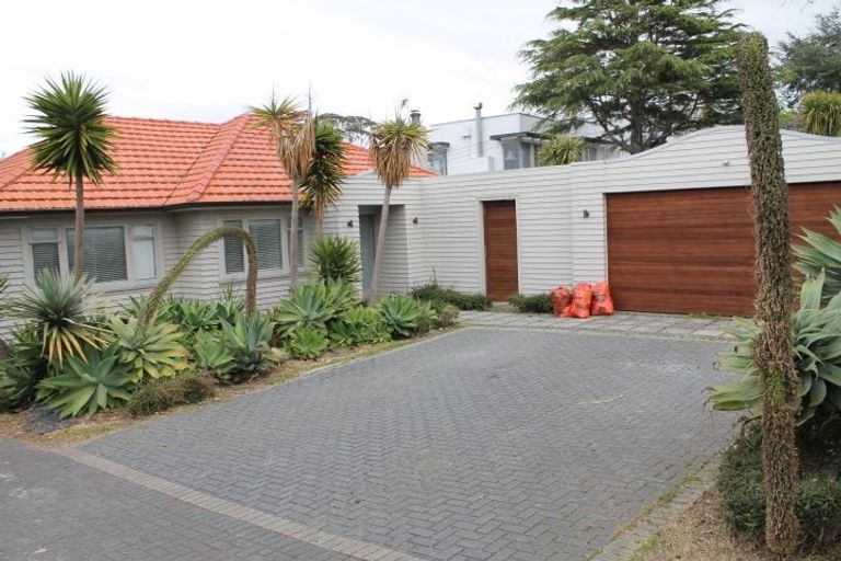 Photo of property in 92 Shakespeare Road, Milford, Auckland, 0620