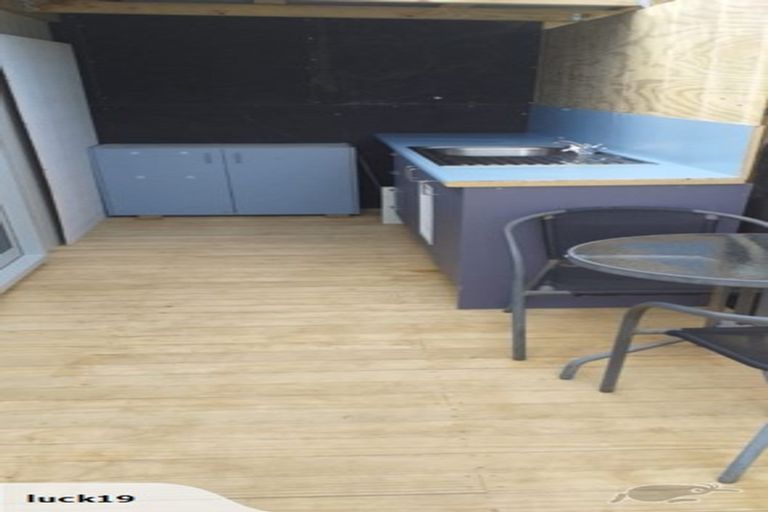 Photo of property in 28 Golf Road, New Lynn, Auckland, 0600