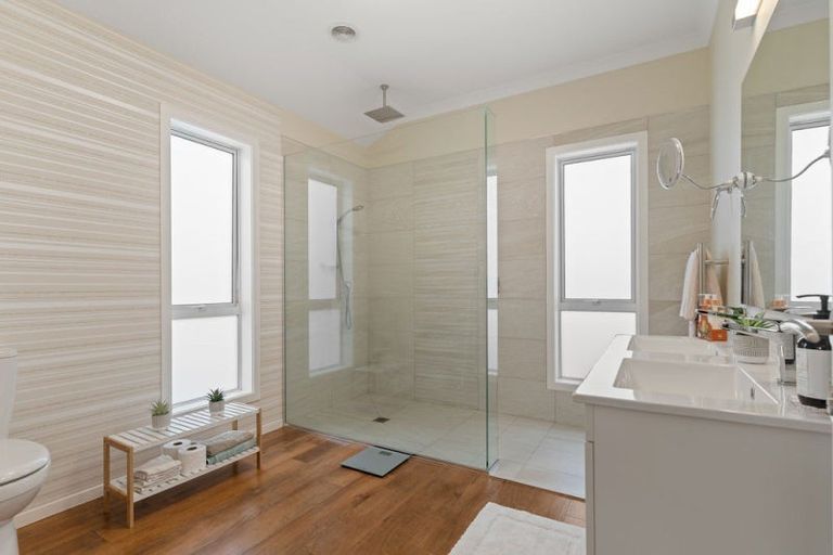 Photo of property in 2 Dixon Street, Carterton, 5713