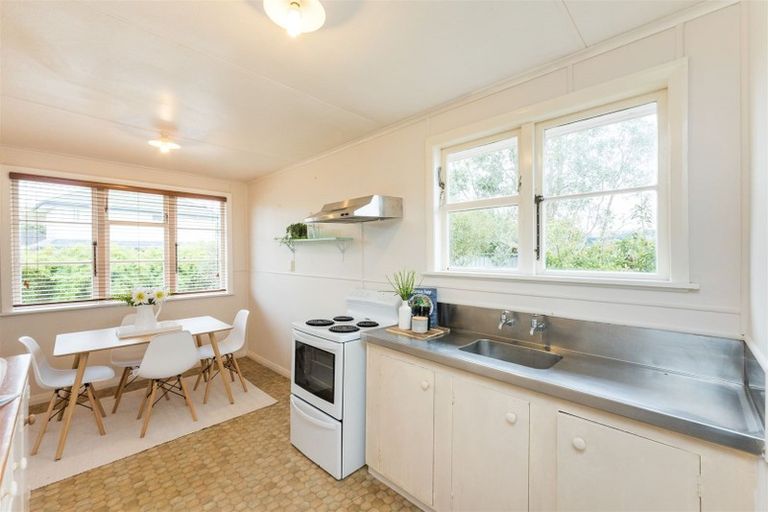 Photo of property in 6 Tilbury Avenue, Hokowhitu, Palmerston North, 4410