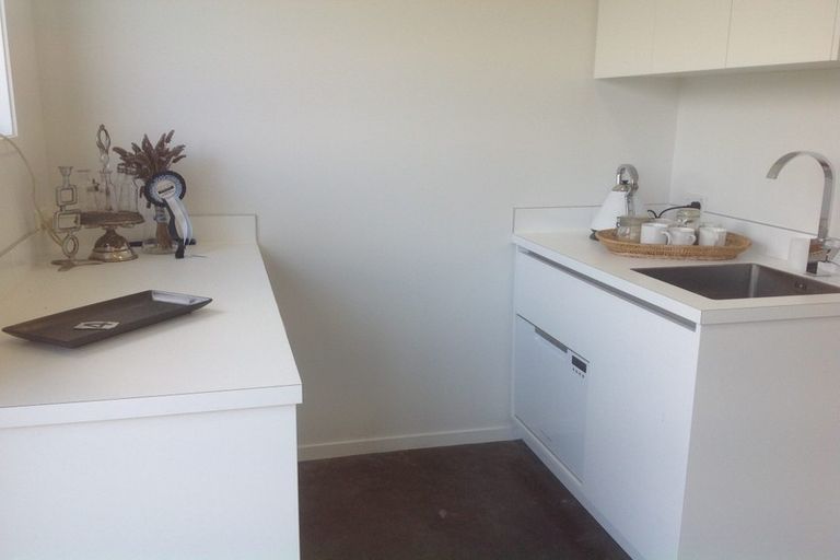 Photo of property in 6 Puketiro Road, Whitford, 2571