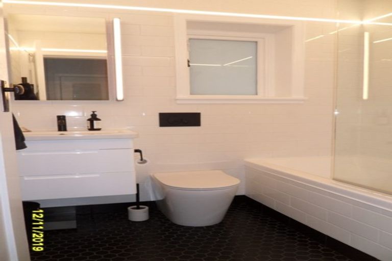 Photo of property in Ambassador Flats, 7 Maurice Terrace, Te Aro, Wellington, 6011