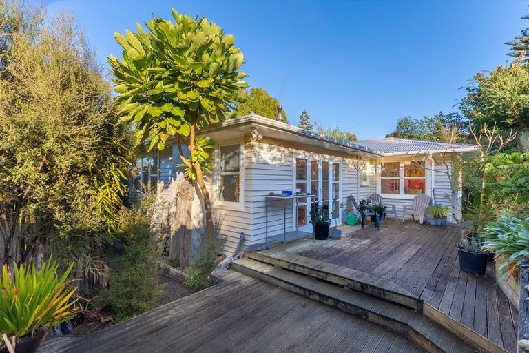 Photo of property in 5 Leinster Avenue, Raumati South, Paraparaumu, 5032