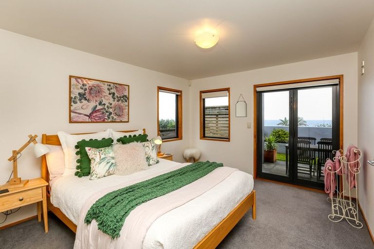 Photo of property in 36 Messenger Terrace, Oakura, 4314