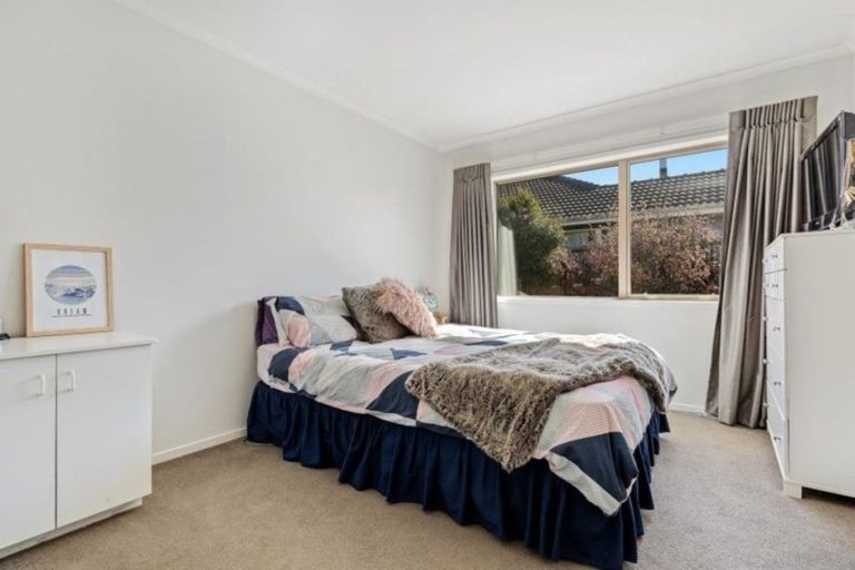 Photo of property in 2/274 Burwood Road, Burwood, Christchurch, 8083