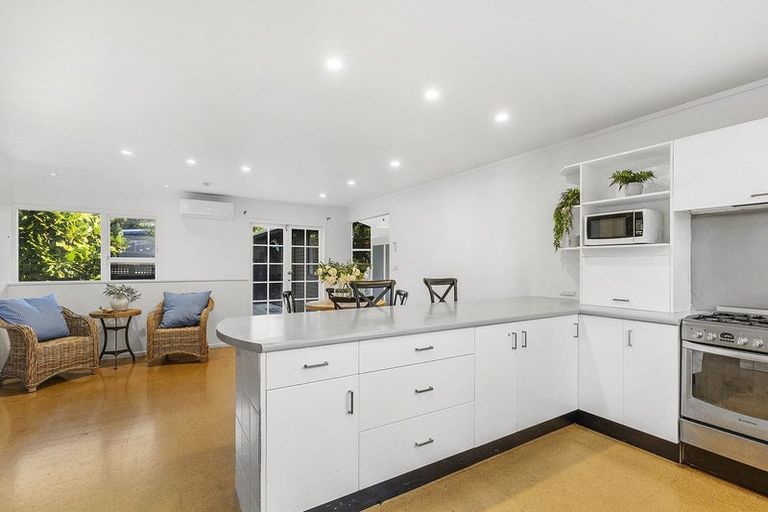 Photo of property in 44 Kahu Road, Paremata, Porirua, 5024