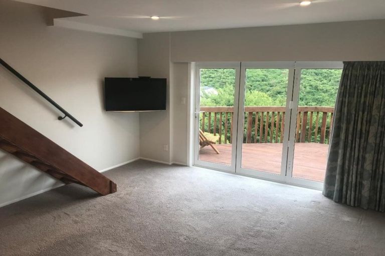 Photo of property in 2/49 Mandalay Terrace, Khandallah, Wellington, 6035