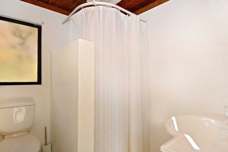 Photo of property in 4 Flaxmere Street, Waikanae Beach, Waikanae, 5036