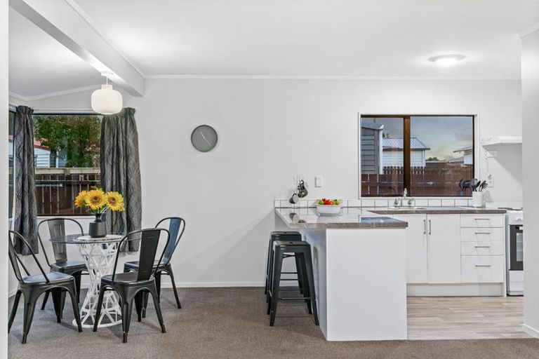 Photo of property in 5 Posa Avenue, Henderson, Auckland, 0612