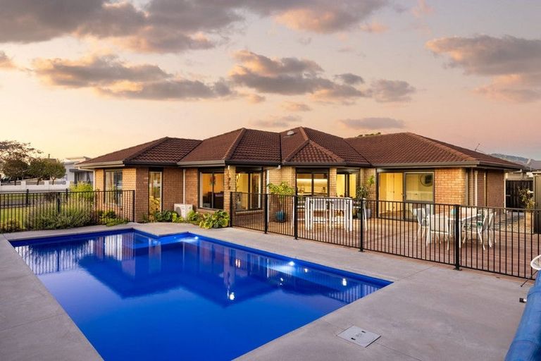 Photo of property in 28 Madison Street, Cambridge, 3434