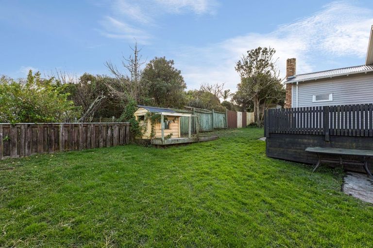 Photo of property in 19 Old Lake Road, Narrow Neck, Auckland, 0624