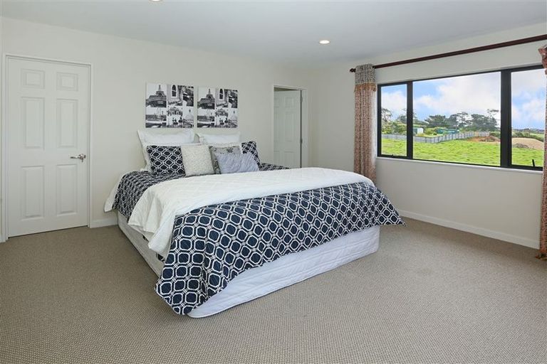 Photo of property in 97 Lake Panorama Drive, Henderson Valley, Auckland, 0612