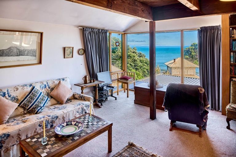 Photo of property in 13 The Parade, Paekakariki, 5034