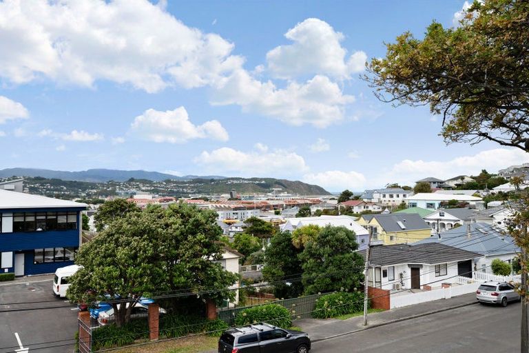 Photo of property in 35 Upper Bourke Street, Kilbirnie, Wellington, 6022