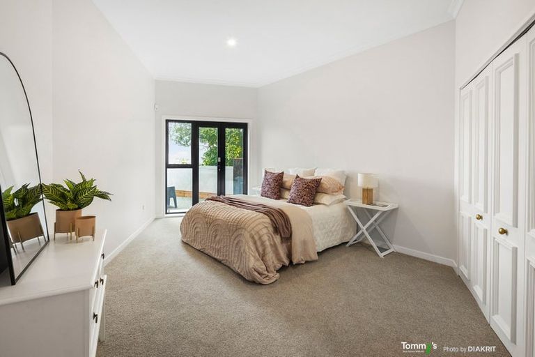 Photo of property in 2/25 Thane Road, Roseneath, Wellington, 6011