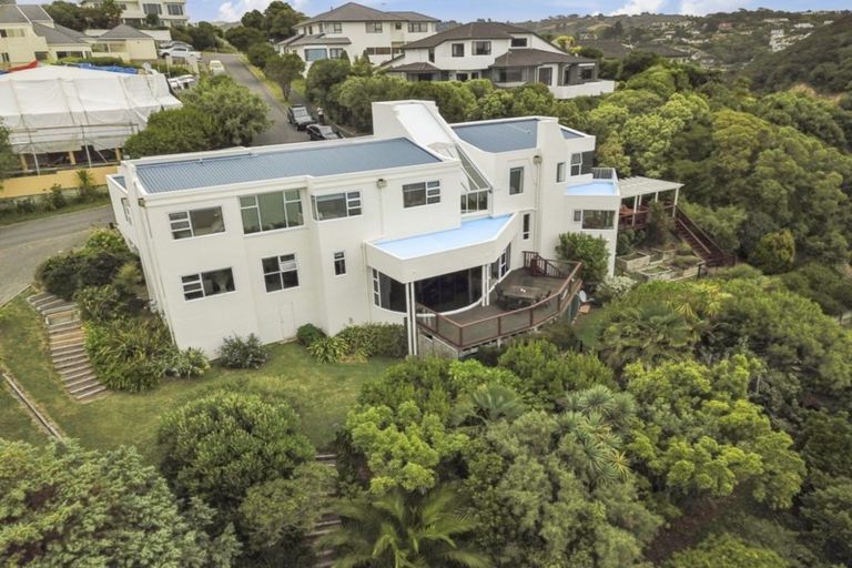 Photo of property in 28 Molyneux Close, Whitby, Porirua, 5024