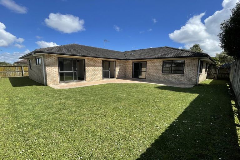 Photo of property in 4 Moravale Lane, Flat Bush, Auckland, 2016