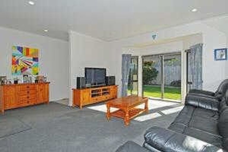 Photo of property in 9a Ormrod Grove, Riverstone Terraces, Upper Hutt, 5018